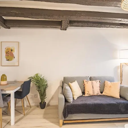Les Ursulines Apartment
